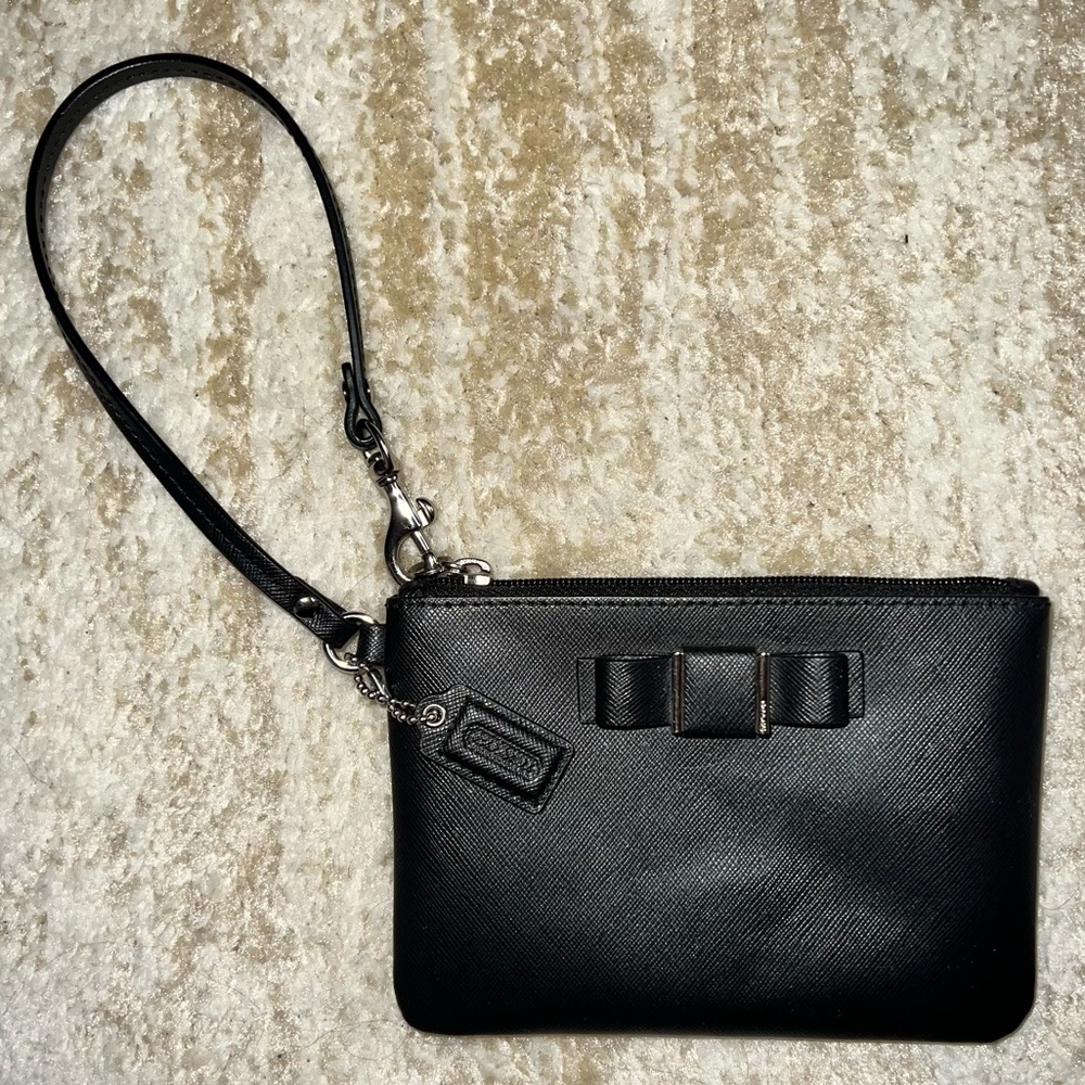 Small coach bow wristlet